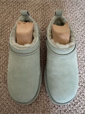 Women's Classic Micro Pull Tab Round Toe Booties